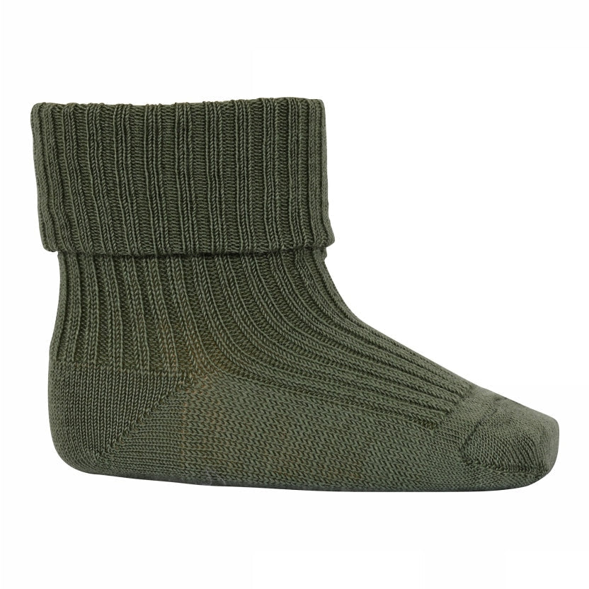 MPkids Strømper - Wool rib baby socks i Olivine  Køb olivine Strømper fra MPkids hos MP Denmark