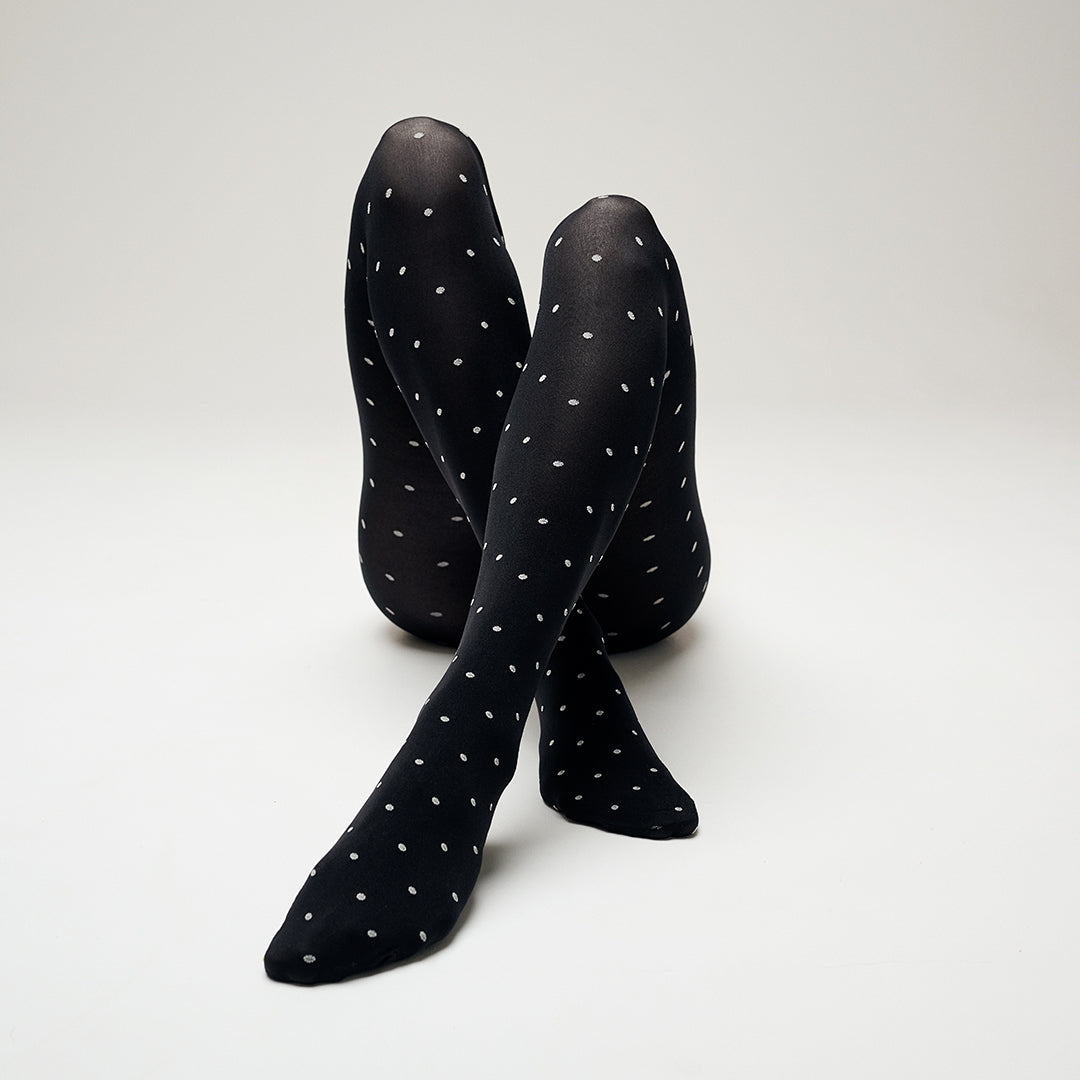 SneakyFox Strømpebukser - Dot tights i Black/Ecru, Plum perfect, Chocolate, Princess Blue og Sheer Bliss Køb black/ecru, plum perfect, chocolate, princess blue og sheer bliss Strømpebukser fra SneakyFox hos MP Denmark