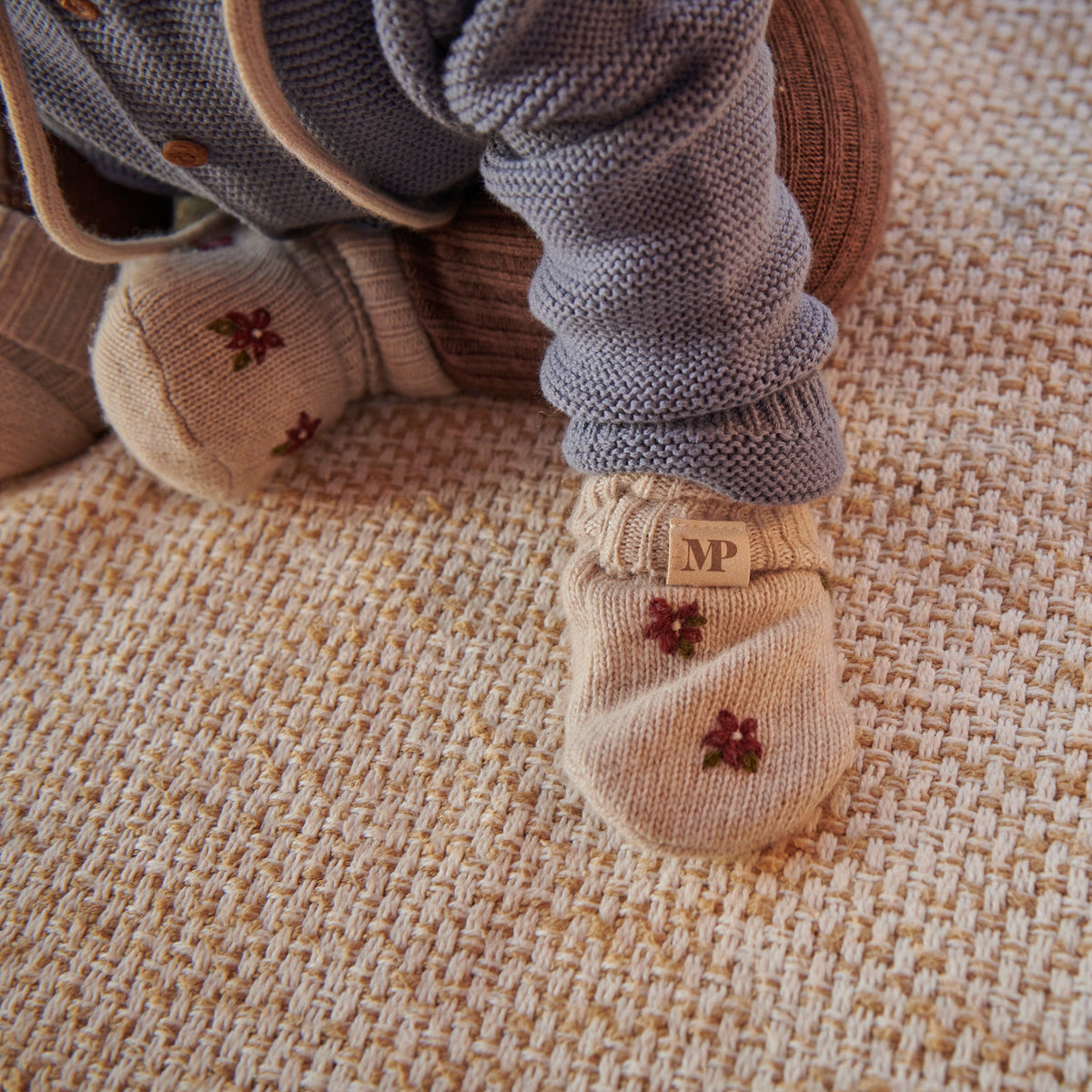 Helsinki floral mittens