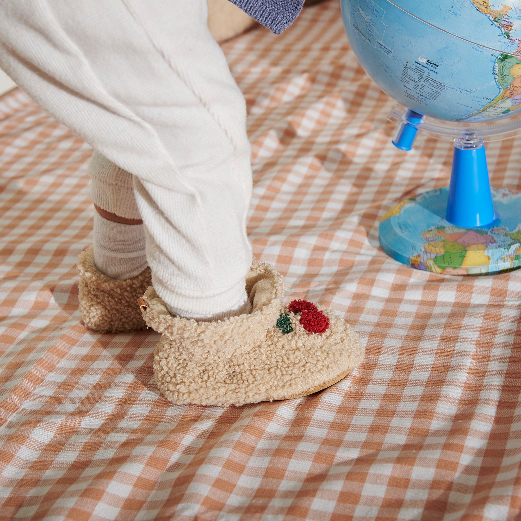 Cherry textile slippers