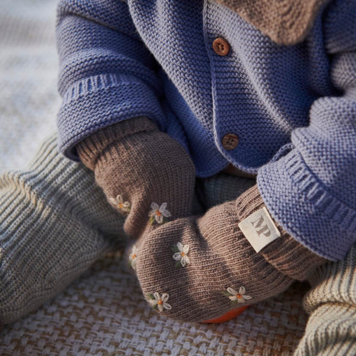 Helsinki floral mittens