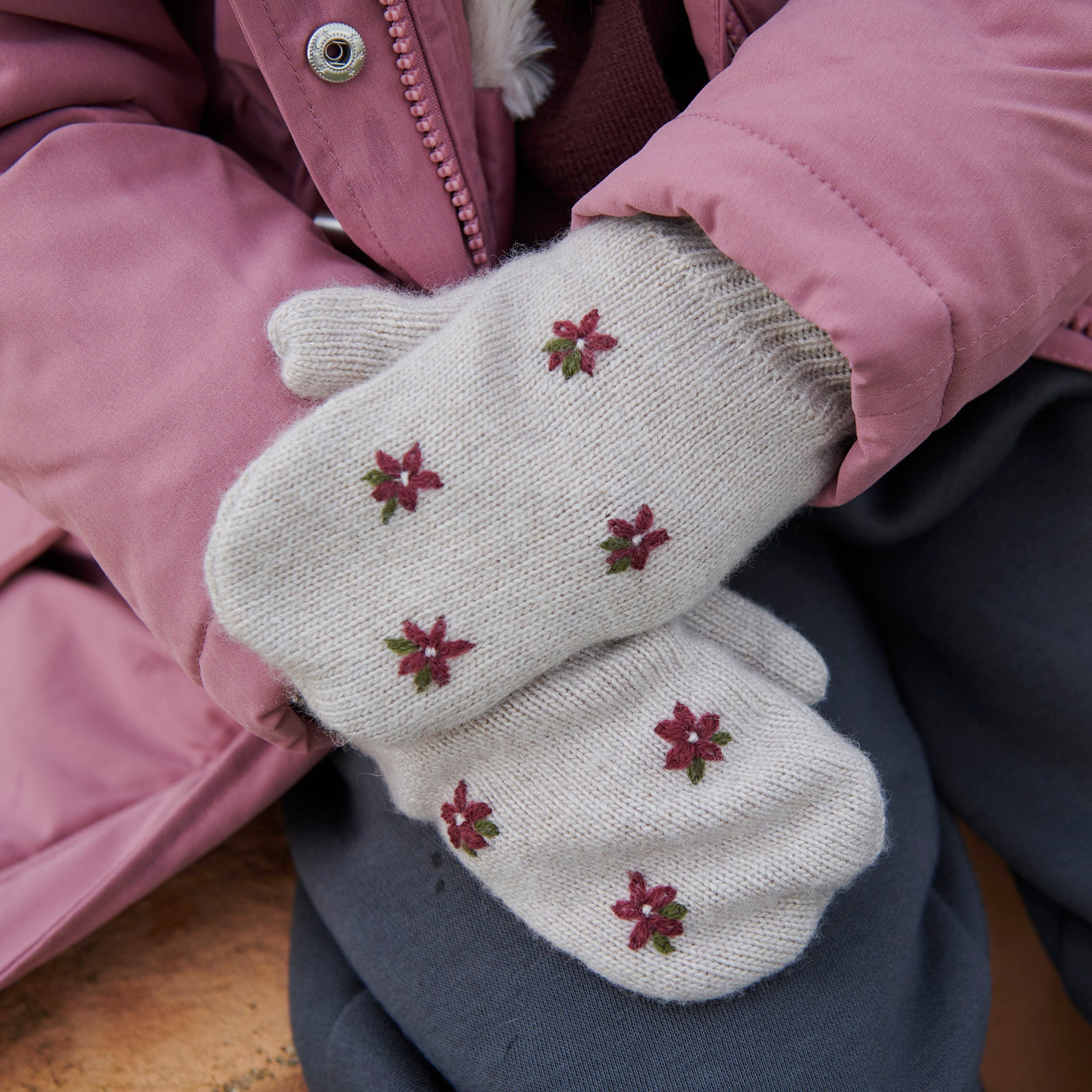 Helsinki floral mittens