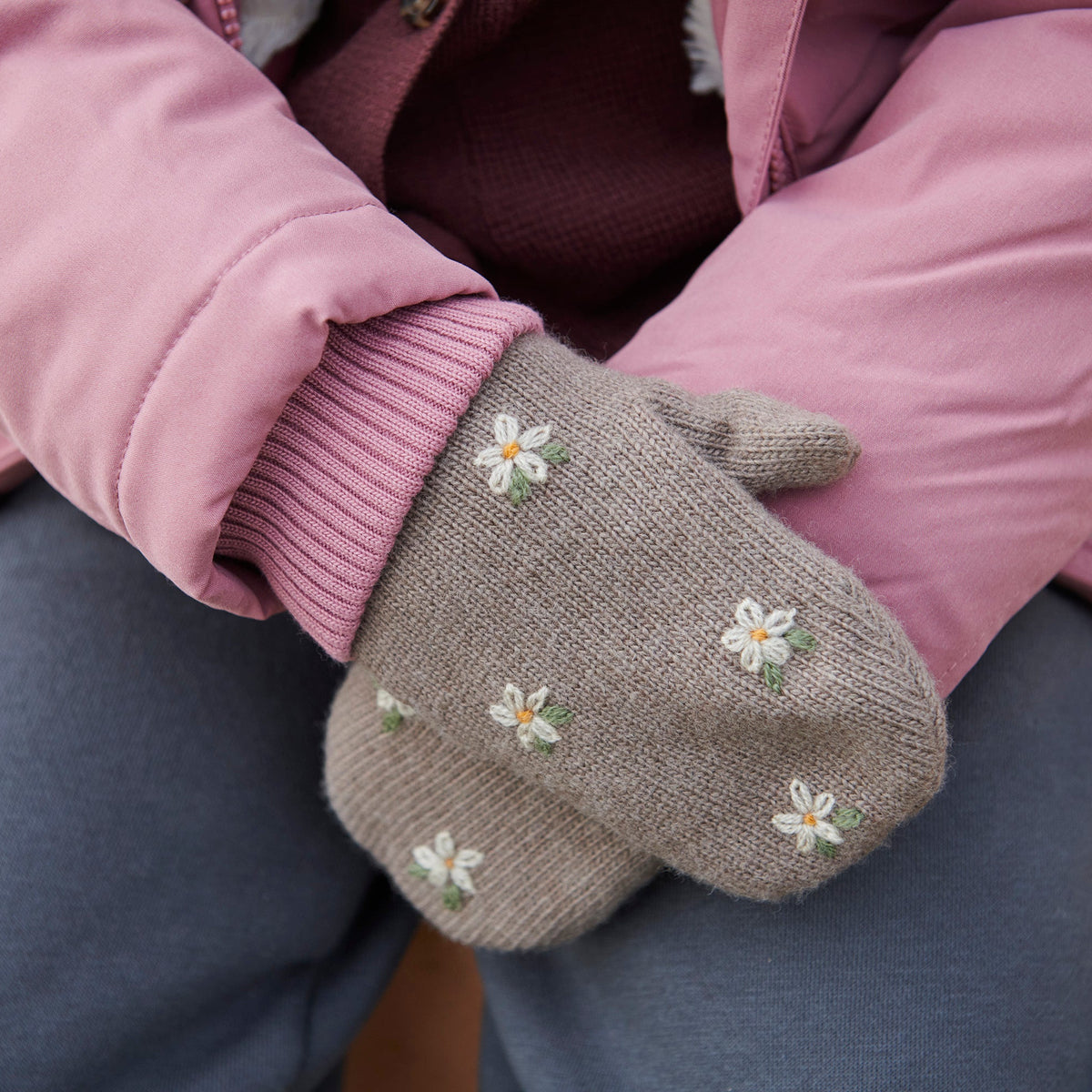 Helsinki floral mittens