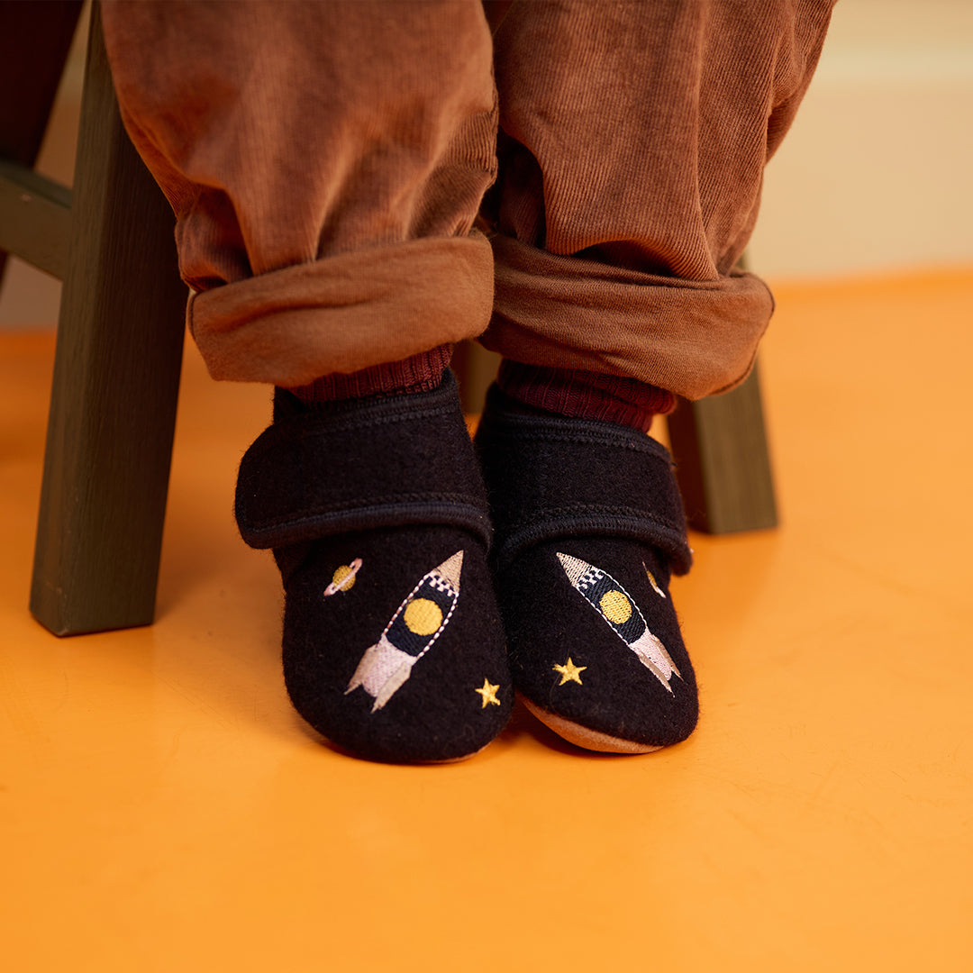 Space wool slipper